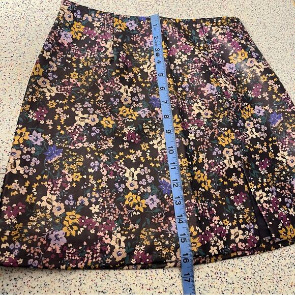 NWT Maeve Anthropologie Faux Leather Micro Mini Side Slit Floral Women’s Size 2 - Picture 8 of 8